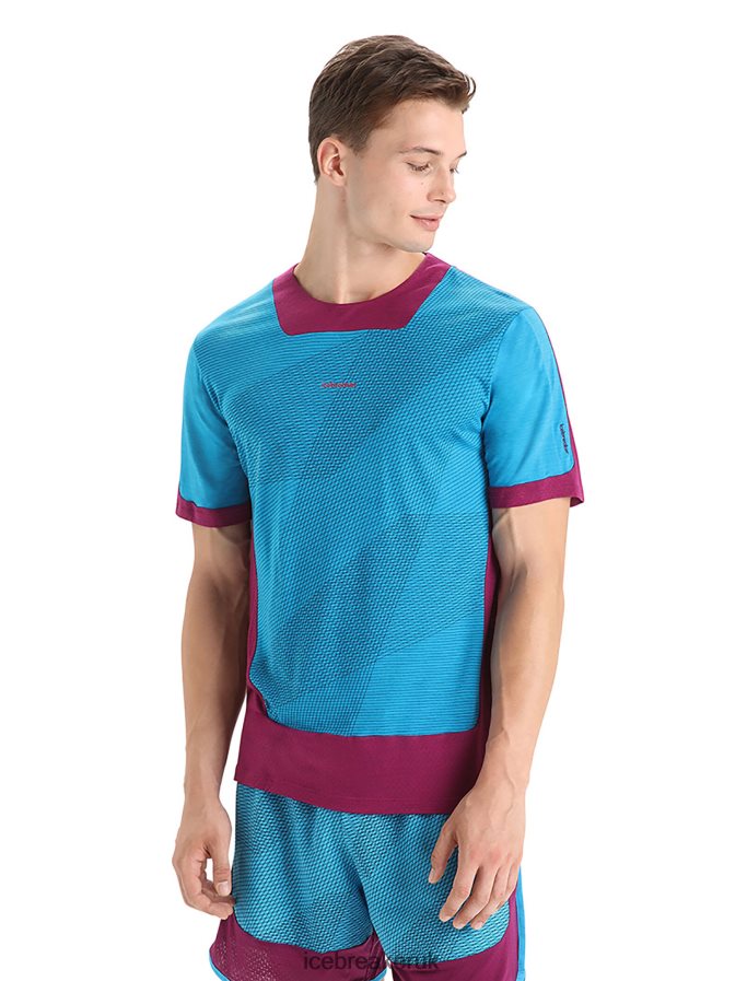 icebreaker_men_zoneknit_merino_short_sleeve_t_shirt_geodetic_z04nxr63_clothing_geo_blue_go_berry.jpg Icebreaker Men ZoneKnit Merino Short Sleeve T-Shirt Geodetic Z04NXR63 Clothing Geo Blue/Go Berry - Image 1