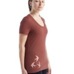 Icebreaker Women Merino Tech Lite II Short Sleeve Scoop T-Shirt Swarming Shapes Z04NXR926 Clothing Grape